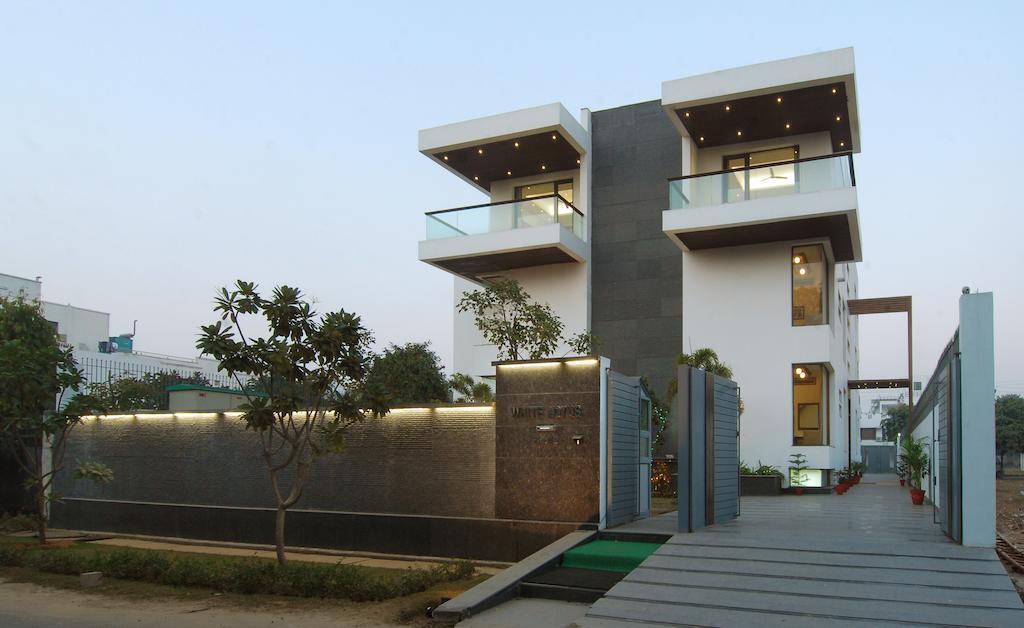 White Lotus Hotel Gurgaon Exterior photo